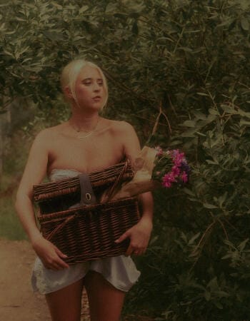 Private escort - Lea is touring to Cairns by invitation