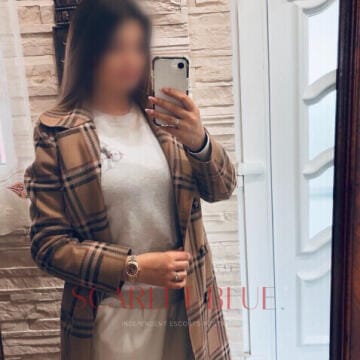Selfie Pics from Dora Diamond - Private Escort Touring