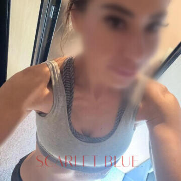 Selfie Pics from Honey Hazel - Private Escort Queenstown