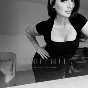 Selfie Pics from Miss Hunter - Private Escort Touring