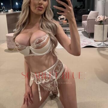 Selfie Pics from Holly Harper - Private Escort Perth