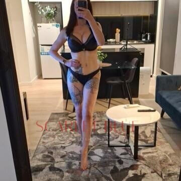 Selfie Pics from Ellyse Lowe - Private Escort Melbourne