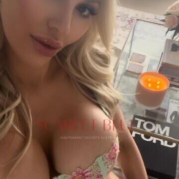 Selfie Pics from Holly Harper - Private Escort Perth
