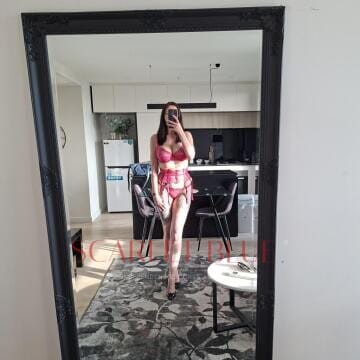 Selfie Pics from Ellyse Lowe - Private Escort Melbourne