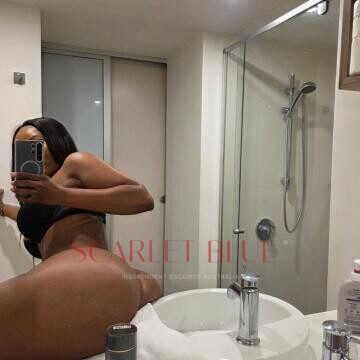 Selfie Pics from Zarahroyale - Private Escort Perth
