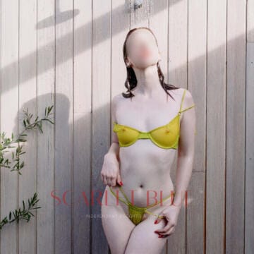 Melbourne Escort - Louise Moore