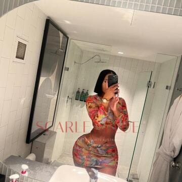 Selfie Pics from Zarahroyale - Private Escort Perth