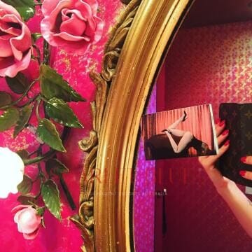 Selfie Pics from Gigi Allens - Private Escort Touring