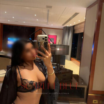 Selfie Pics from Amira Armani - Private Escort Melbourne
