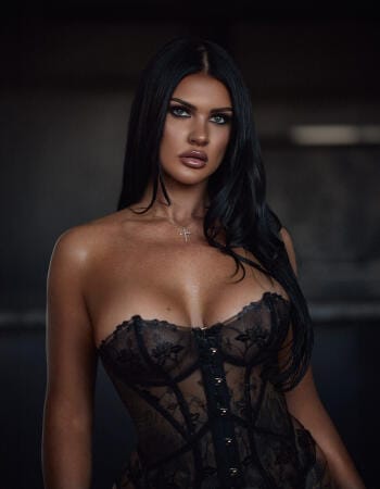 Brisbane independent private  escort - Alli Spinster
