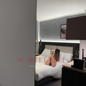 Selfie Pics from Siena Giorgi - Private Escort Touring