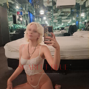 Selfie Pics from Monroe - Private Escort Melbourne