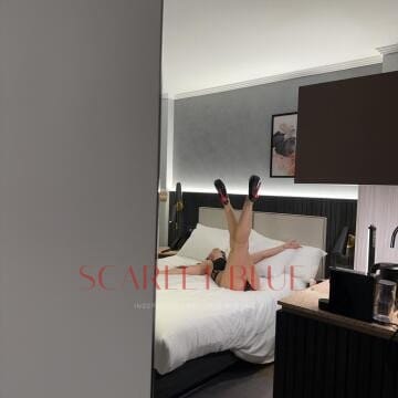 Selfie Pics from Siena Giorgi - Private Escort Touring