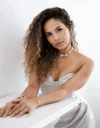Latina escort - Ana Golden is touring in Gold Coast